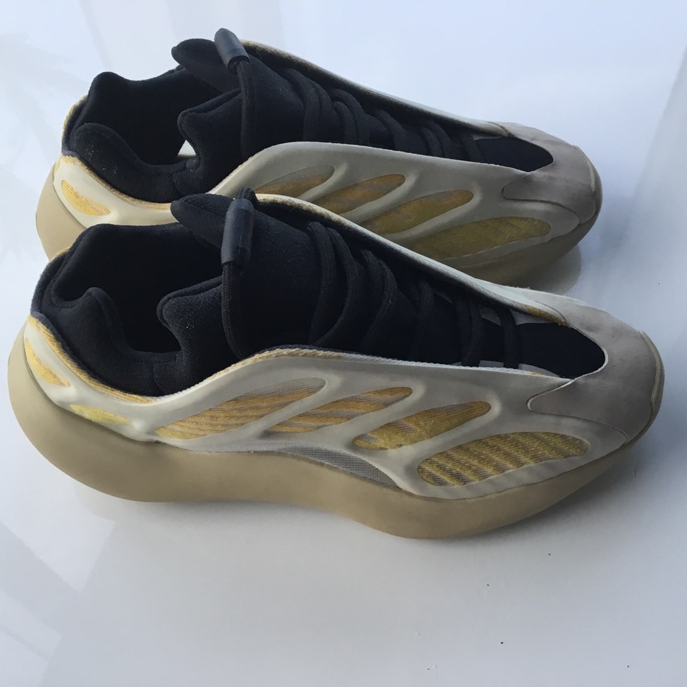 Never worn & ready to ship yeezys